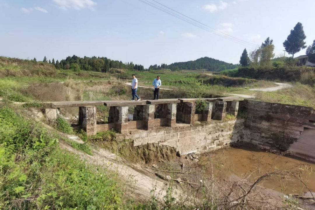 情系墟落暖民心 打造为民网红桥——省尊龙凯时人生就是搏集团精准帮扶邓家沟村办实事、践继承