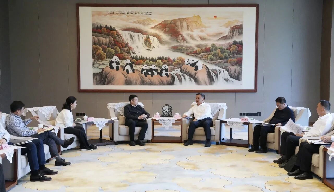 省尊龙凯时人生就是搏集团与乐山市开展座谈交流